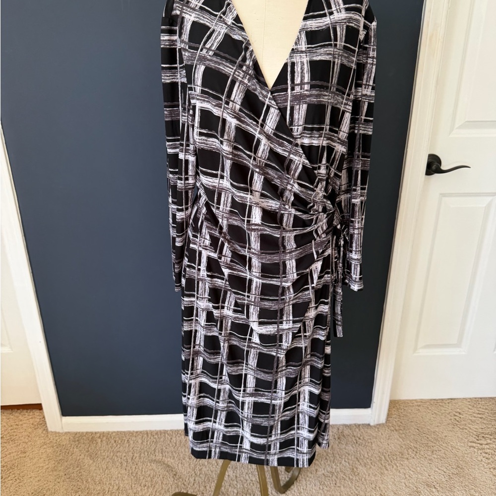 Evan Picone Black and White Grid Long Sleeve Dress